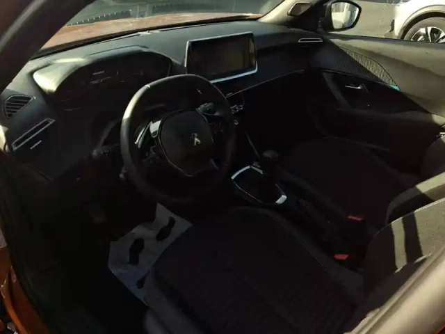 Peugeot 2008 puretech 100 s&amp;s bvm6 — photo 13