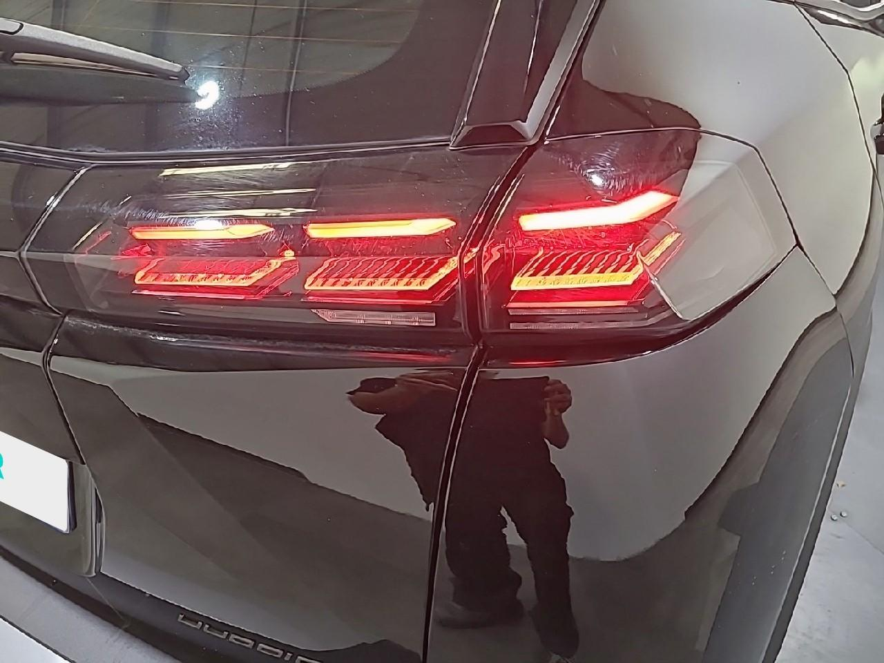 Peugeot 2008 hybrid 136 e-dcs6 style — photo 26