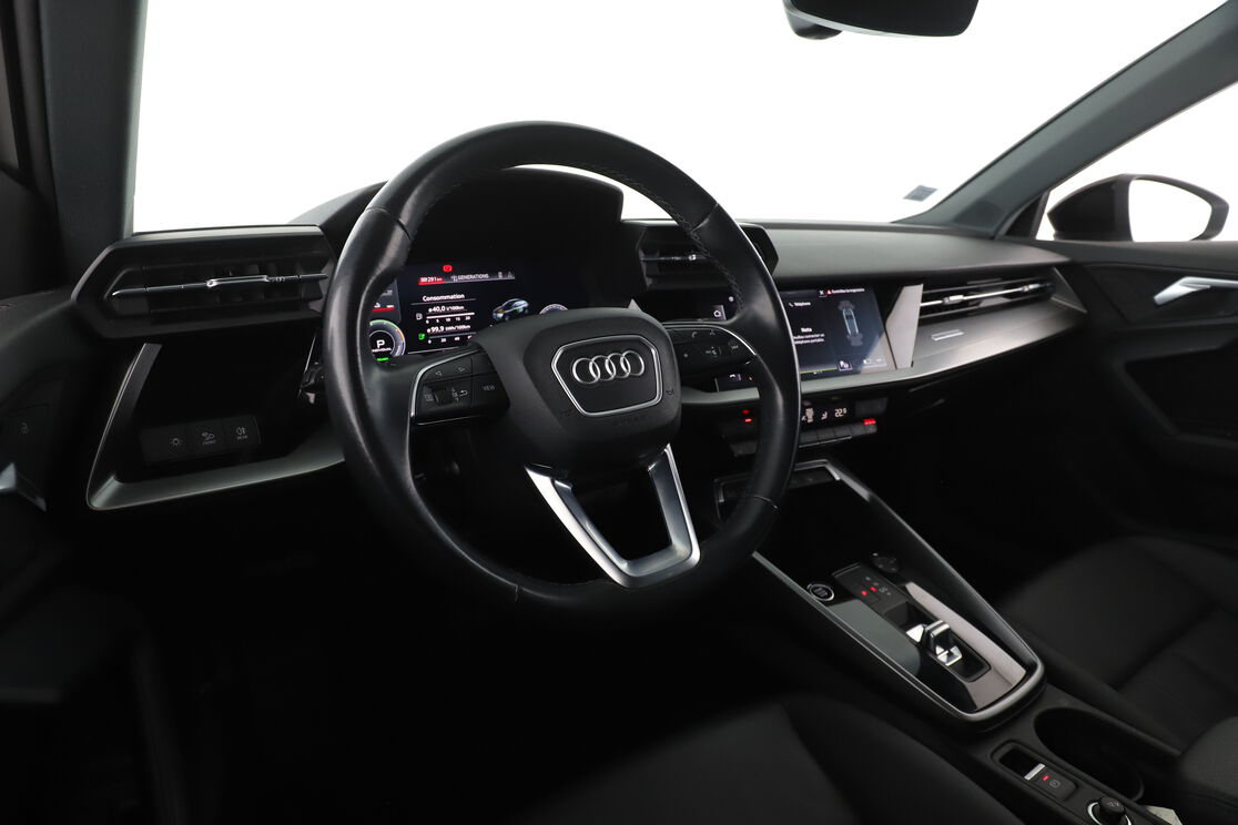 Audi A3 Sportback 40 e-tron Design Luxe S Tronic — photo 10