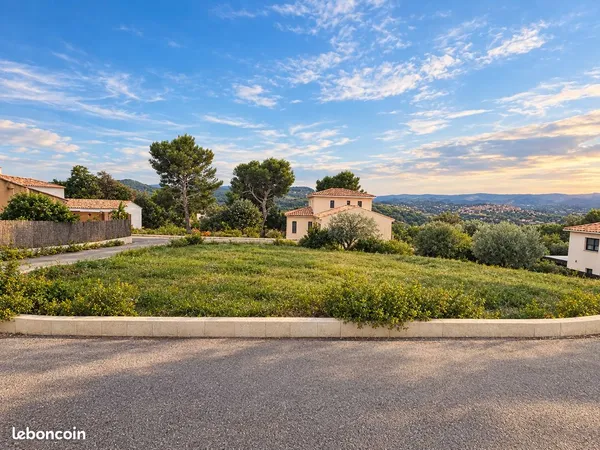 Terrain constructible le castellet