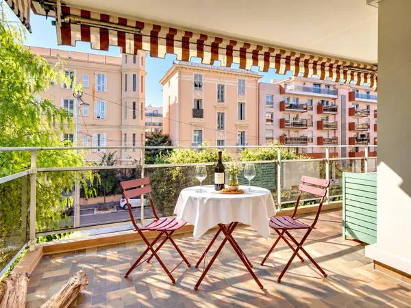 Nice Poètes - 2P 54m² - Bon état - Terrasse "Pierre"