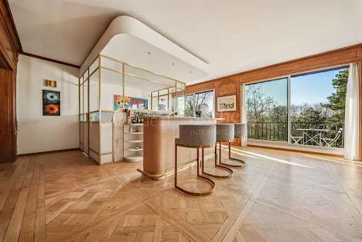 Appartement 7 pièces 326 m²