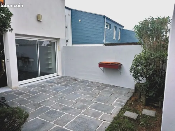 Petite maison mitoyenne à etage