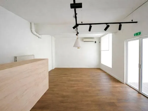 Commerce 2 pièces 104 m²