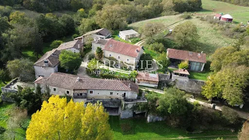 Maison 32 pièces 1225 m²