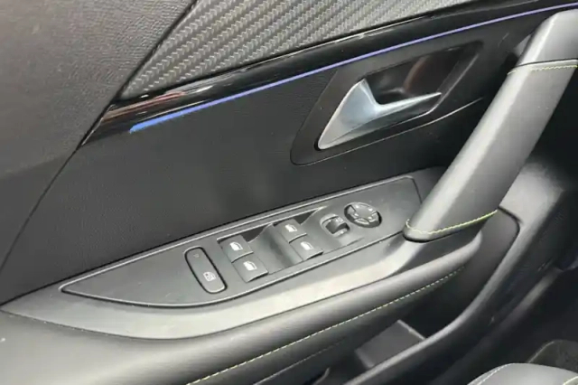 Peugeot 208 hybrid 110 e-dcs6 — photo 21