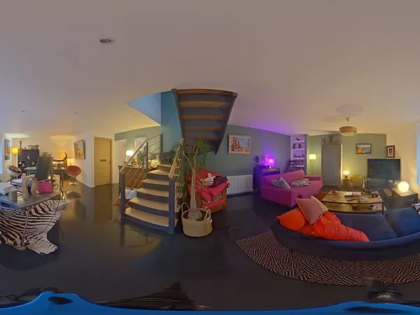 CENTRE-BOURG DE RIEC SUR BELON- SUPERBE TRIPLEX/LOFT DE 136 m² RÉNOVÉ EN 2023