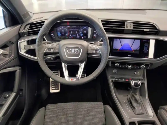 Audi Q3 sportback 35 tfsi 150 ch s tronic 7 — photo 4