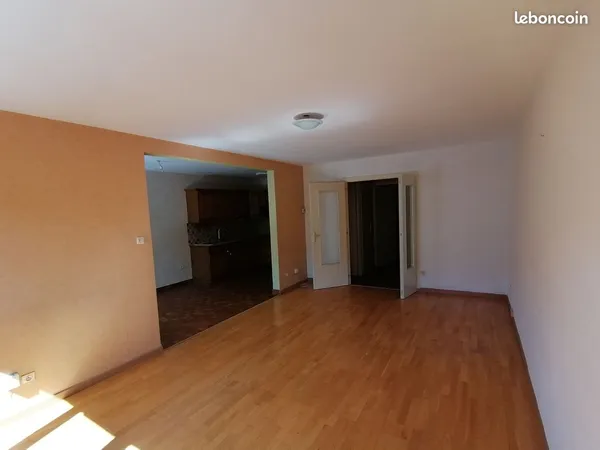 T3 de 67,6 m² à rafraîchir - Loggia, Parking & Cave - Fontaine (38600)