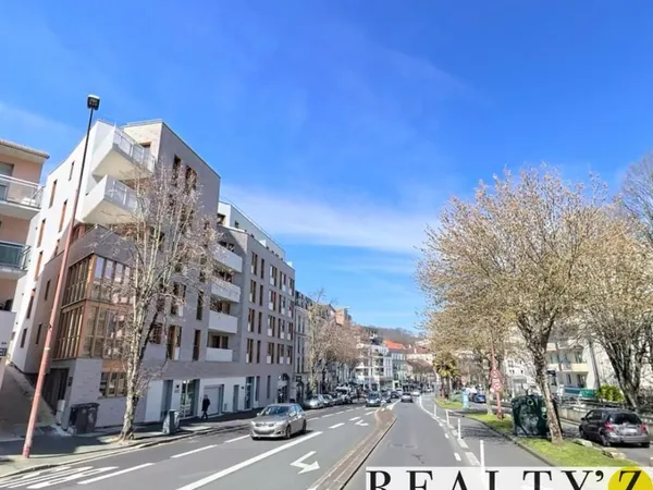 Local commercial 710 m²