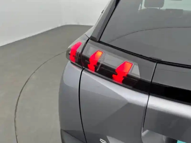 Peugeot 2008 puretech 100 s&amp;s bvm6 — photo 97