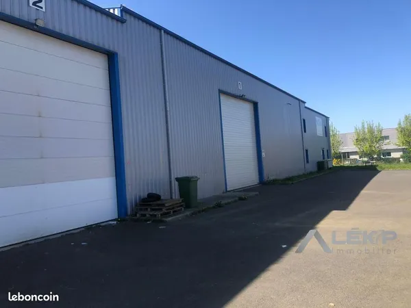 Local 550 m² Saint-Jouan-des-Guérets
