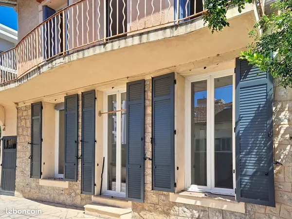 Studio 7 pièces 117 m²