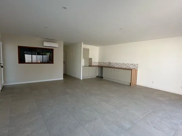 À louer maison récente de 94 m2 avec bureau ,extérieur privatif, et climatisation