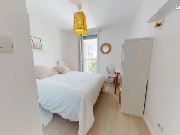 Chambre 6 pièces 90 m²