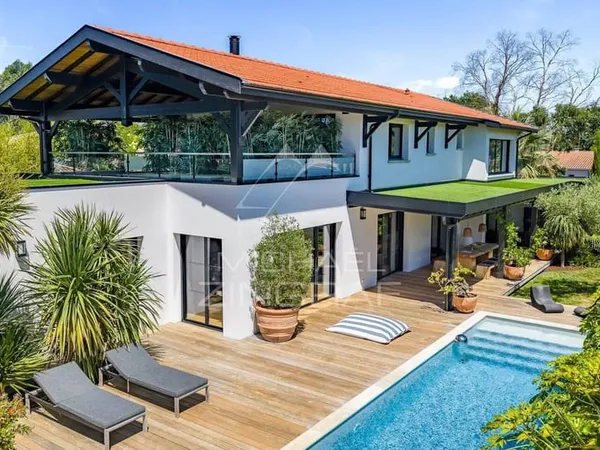 Maison 7 pièces 420 m²