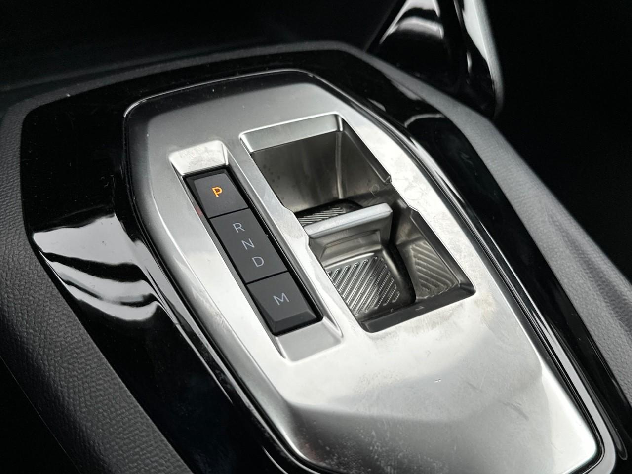 Peugeot 2008 hybrid 145 e-dcs6 style — photo 28