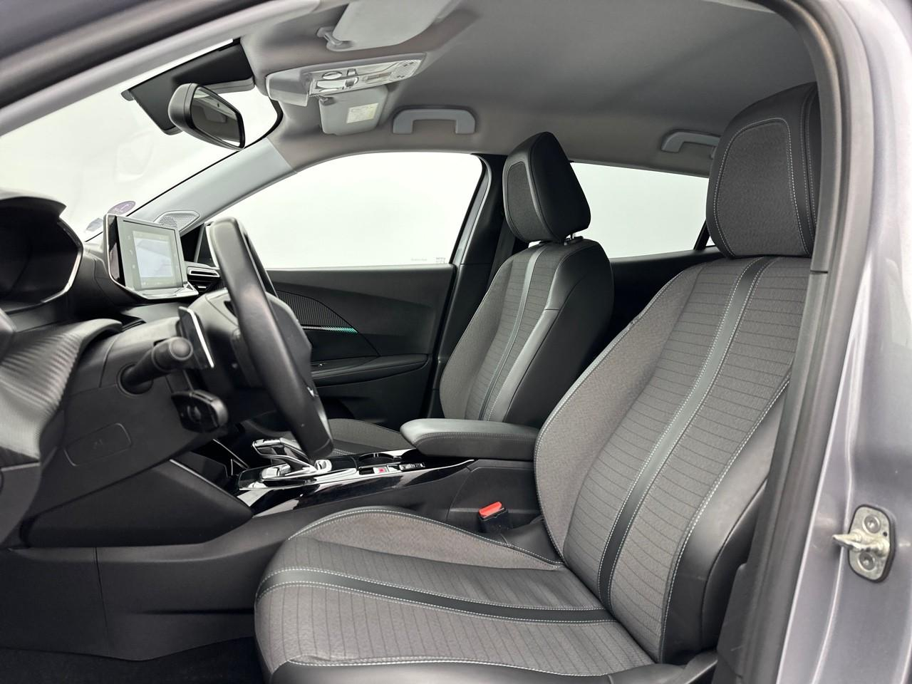 Peugeot 2008 puretech 130 s&s eat8 allure pack — photo 9