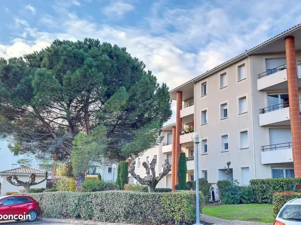 Appartement T3 à louer dans résidence avec piscine