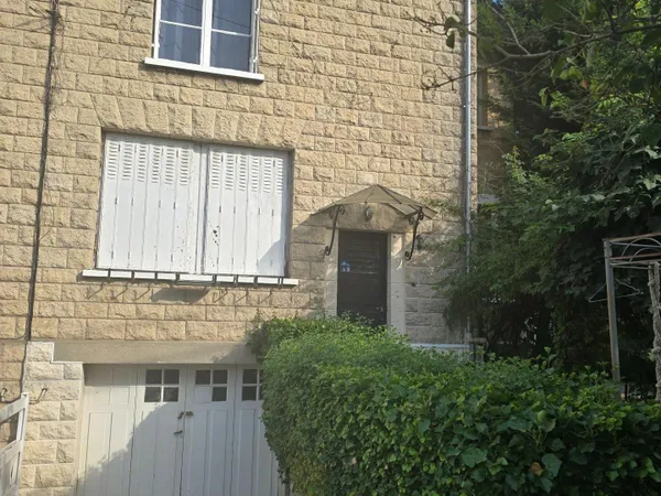 belle maison avec beaucoup de potentiel