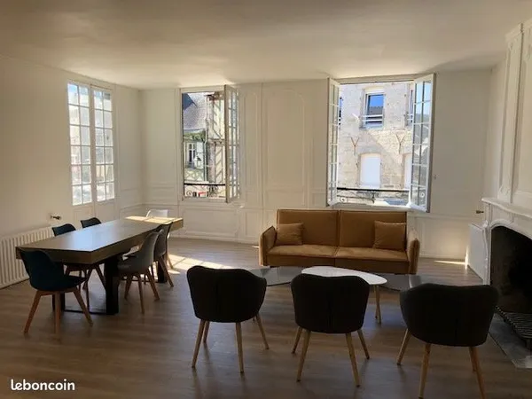 Duplex 168 m² loué en colocation - centre historique de Pontivy