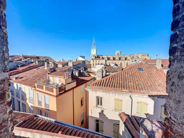 APPARTEMENT DUPLEX DE 145 M2 ET CAVE 9 M2