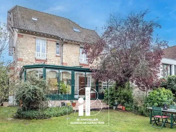 Maison 10 pièces 215 m²