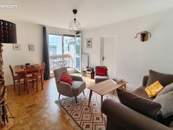 Appartement - 4 pièces + cuisine - 84 m²