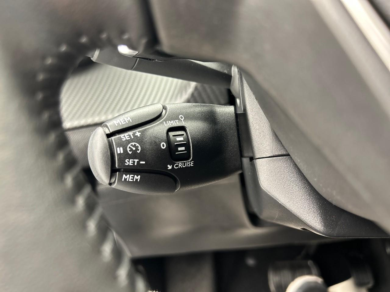 Peugeot 2008 hybrid 136 e-dcs6 active — photo 20