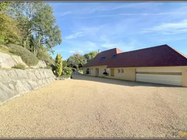Maison 6 pièces 230 m²