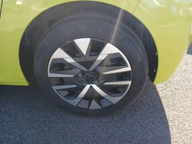 Peugeot 208 puretech 75 s&amp;s bvm5 — photo 18