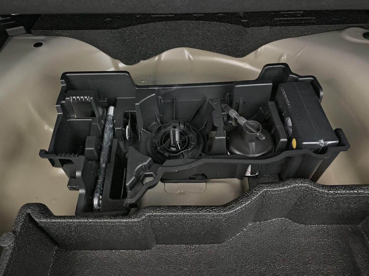 Peugeot 2008 hybrid 145 ch e-dcs6 allure — photo 12