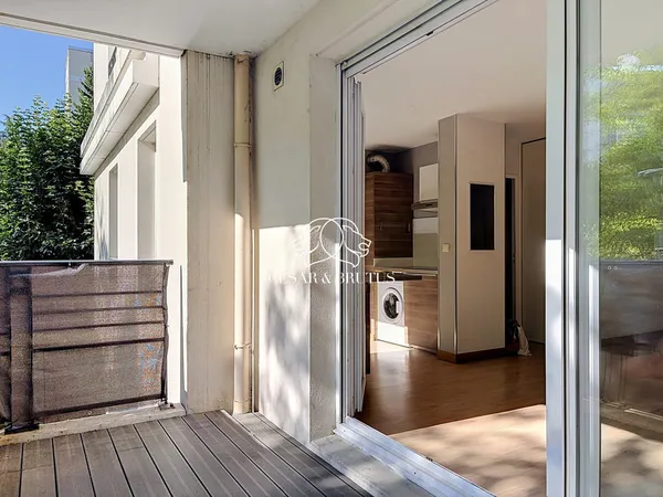 T3 lumineux avec terrasse, piscine collective et cadre de vie pr