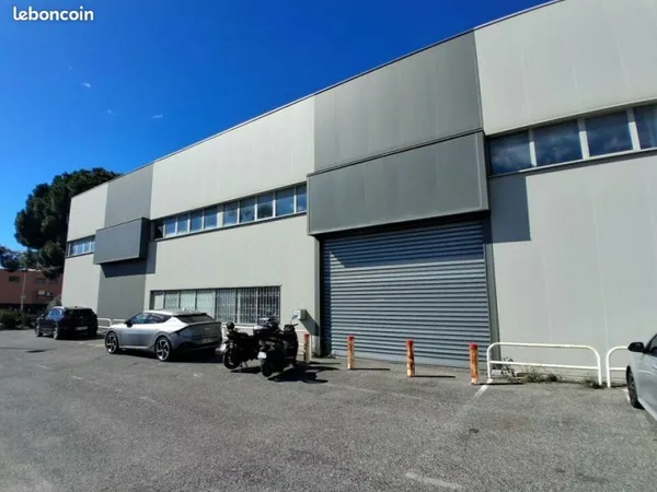 ENTREPOT - LOGISTIQUE 1576 m² SAINT LAURENT DU VAR
