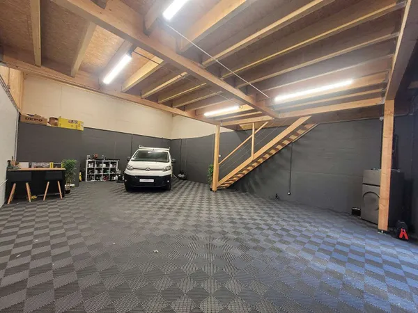 A VENDRE - Bâtiment d'activité 526 m2 M