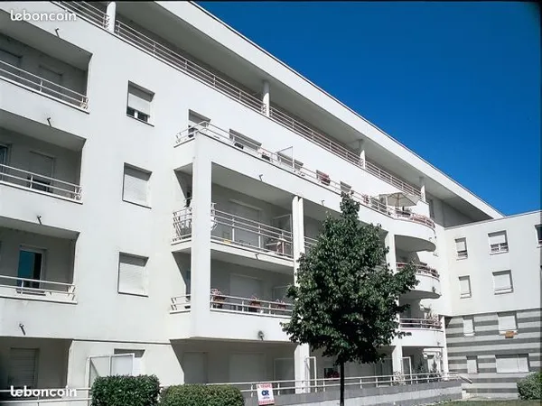Studio avec place de parking souterrain sécurisé