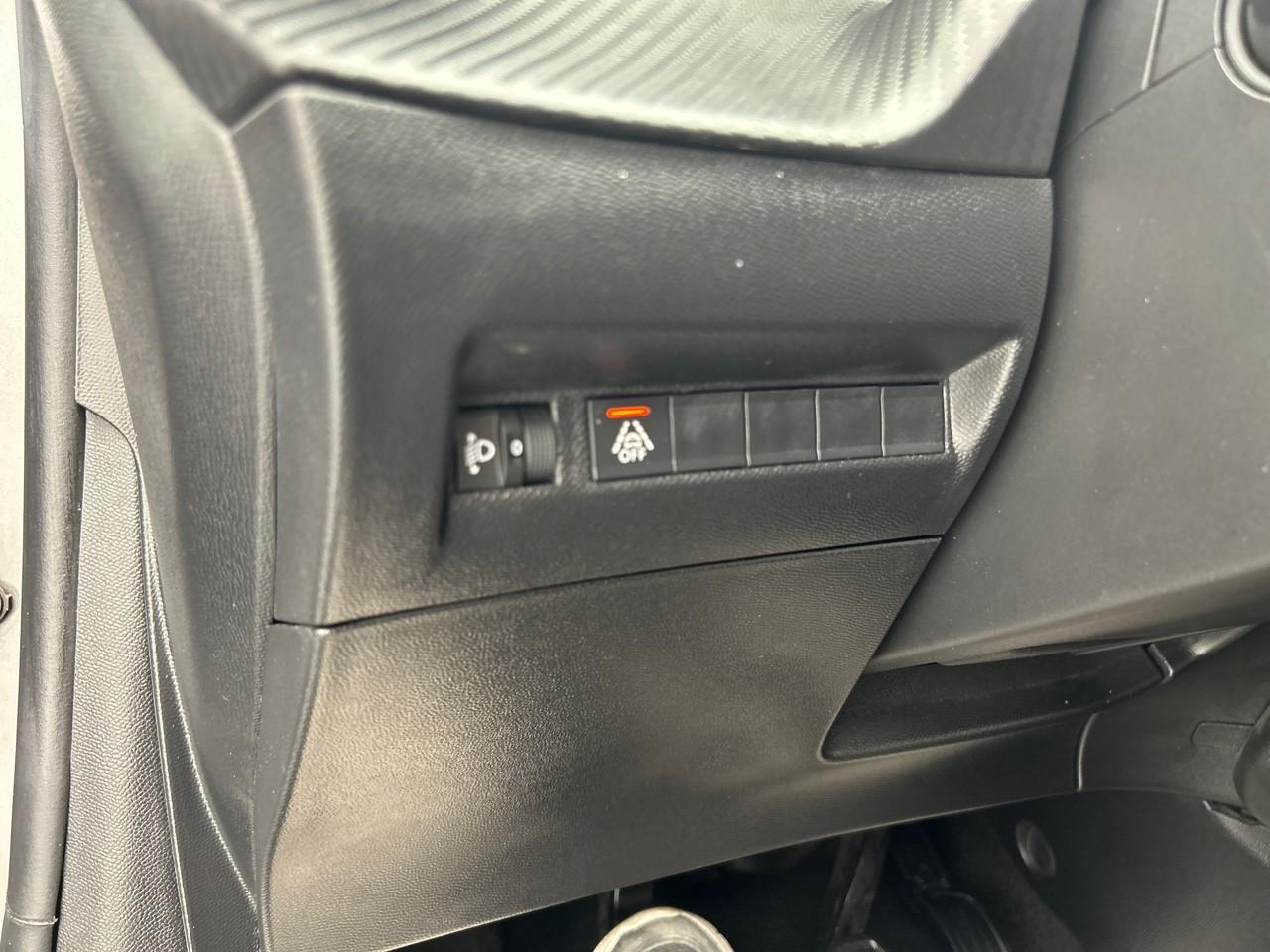 Peugeot 208 puretech 75 s&s bvm5 like — photo 24