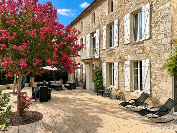 Maison 8 pièces 277 m²