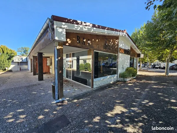 Bar, café, local commercial 210 m² Chabanais
