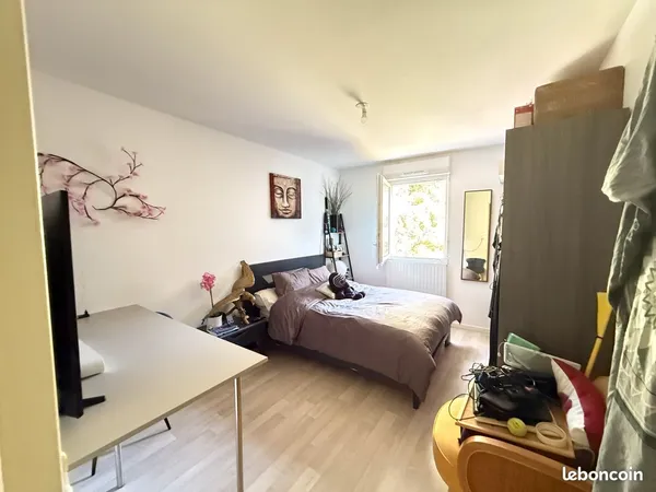 Chambre meublée lumineuse et cosy -470 par mois charges comprises