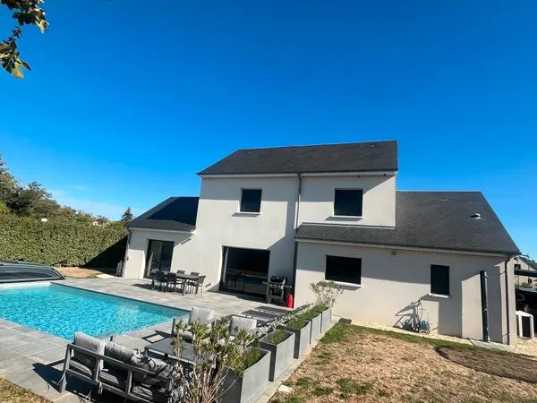 Maison contemporaine de 141 m² | Piscine chauffée | 4 chambres | Terrain de 771 m²