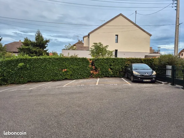 Parking privatif à louer près du tram