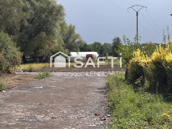 Beau terrain de 730 m2 exposé sud en campagne pévéloise