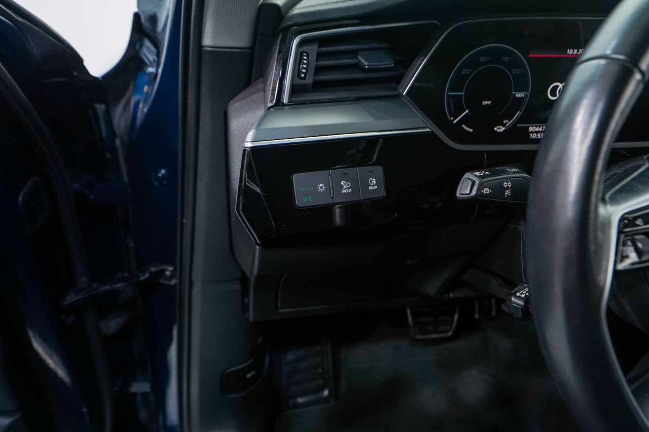 Audi e-tron — photo 23