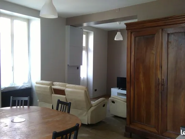Chambre dans colocation meublée toutes charges incluses, plein centre de MELLE proche lycées, idéale