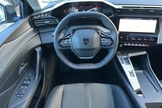 Peugeot 308 phev 180 e-eat8 — photo 13