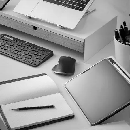 Espace de travail - bureau / cuisine / proximité metro