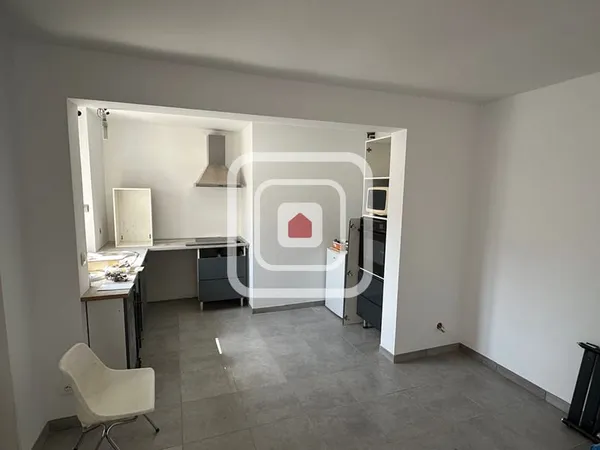 IMMEUBLE DE RAPPORT 5 APPARTEMENTS 1 COMMERCE