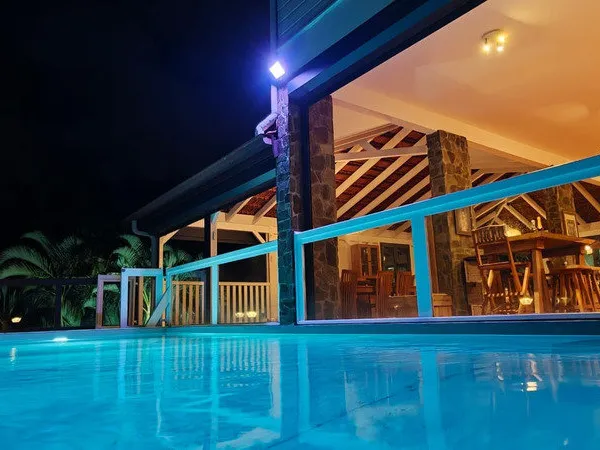 Villa avec studio indépendant, piscine et fort potentiel - Le François (Morne Acajou)