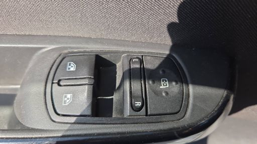 Opel Corsa 1.4 90 - Design 120 Ans – 2019 – 136739 km – Essence – Boîte Manuelle — photo 28